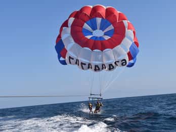 Alicante: Boat Trip and Parasailing Experience with Drink
