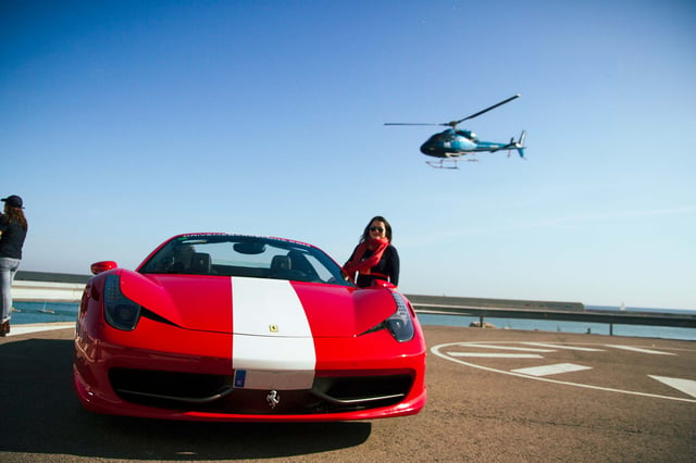 Barcellona: Guida della Ferrari ed esperienza in elicottero