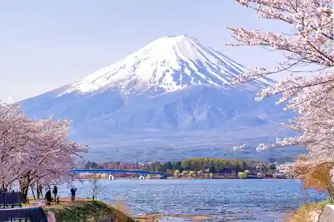 From Tokyo: Mt Fuji 5th Sta. Oshino Hakkai & Onsen Day Tour
