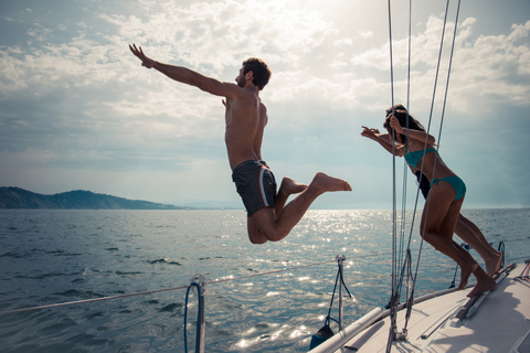 Marbella: Puerto Banús Private Sailing Cruise with Drinks 4-Hour Cruise