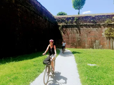 Lucca Sightseeing Tour mit dem E-Bike oder Stadtrad