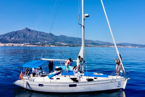 Marbella: Puerto Banús Crucero Privado en Velero con BebidasCrucero de 3 horas