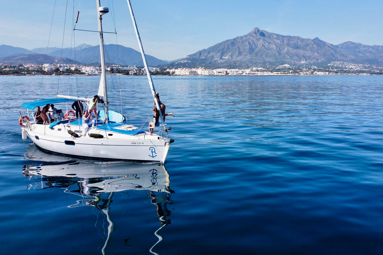 Marbella: Puerto Banús Crucero Privado en Velero con BebidasCrucero de 3 horas