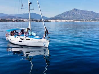 Marbella: Puerto Banús privat seglingskryssning med dryck