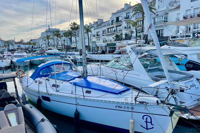 Marbella: Puerto Banús Crucero Privado en Velero con BebidasCrucero de 3 horas