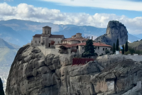 D'Athènes: excursion privée d'une journée aux Météores avec guide en optionDepuis Athènes : excursion privée d'une journée aux Météores sans guide