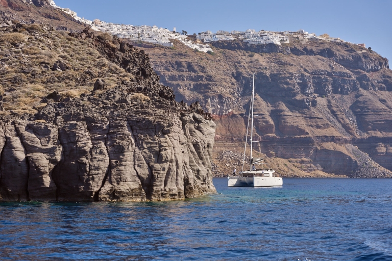 Santorini: Luxury Catamaran Cruise with Meal & Drinks Santorini: Morning All-Inclusive Luxury Catamaran Cruise