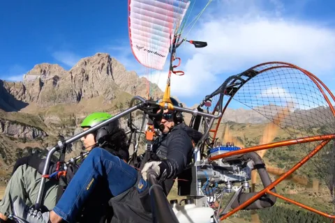 Zaragoza: Aragonese Paragliding Experience
