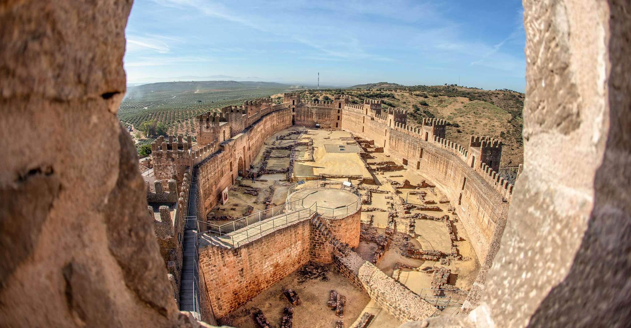 Ruta guiada por el Castillo de Baños de la Encina - Housity