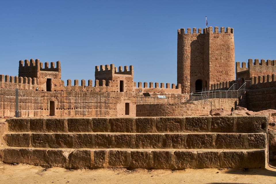Ruta guiada por el Castillo de Baños de la Encina - Housity