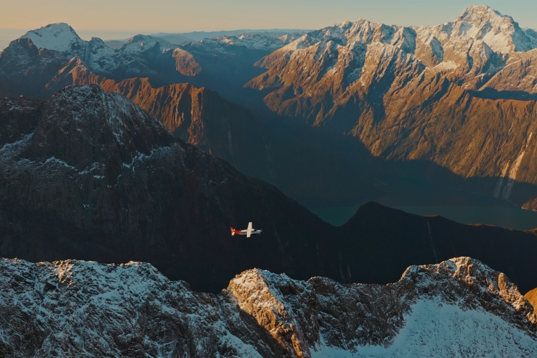 De Queenstown: vol panoramique et visite de la nature de Milford Sound