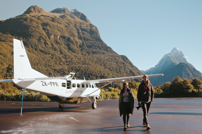 De Queenstown: vol panoramique et visite de la nature de Milford Sound
