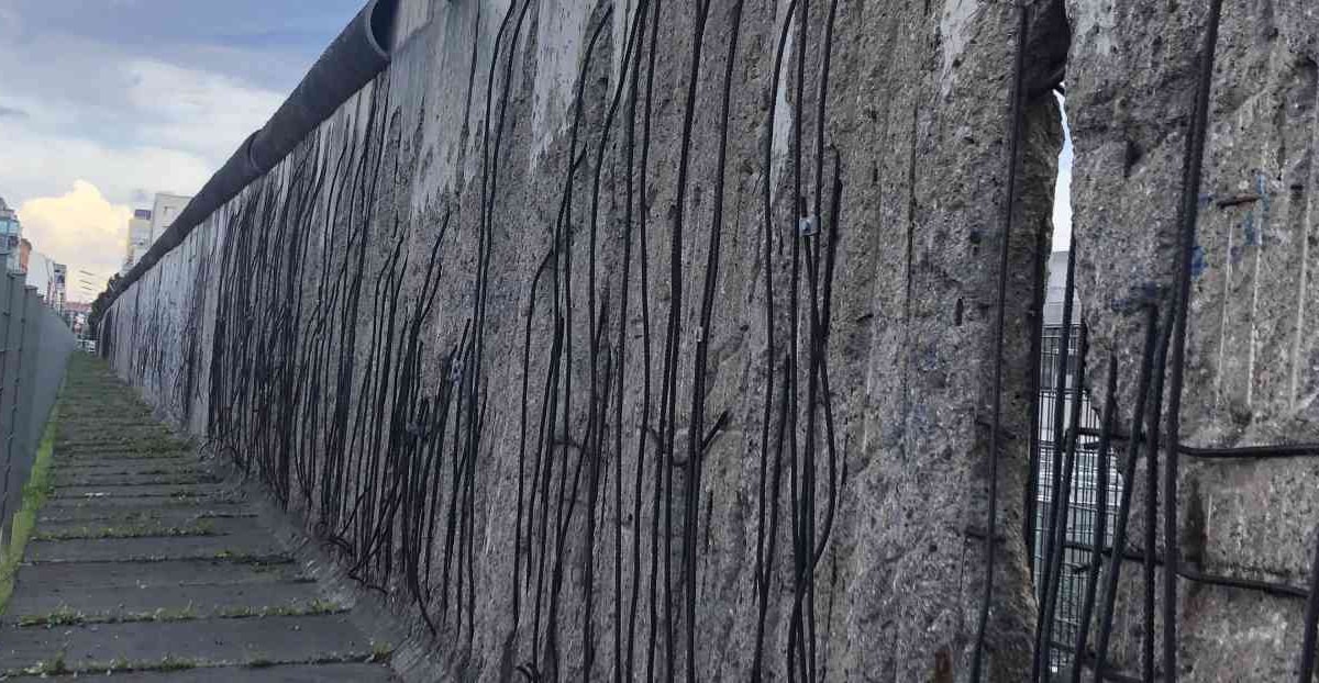 Berlin Den Kolde Krig Og Berlinmuren Smartphone Audio Tour GetYourGuide