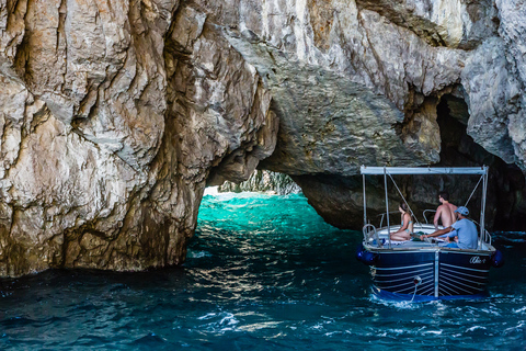 Capri: Secret Corners Boat Tour with Local Skipper
