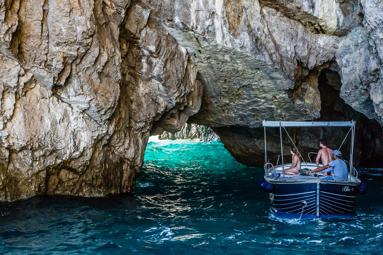 Capri: Secret Corners Boat Tour with Local Skipper