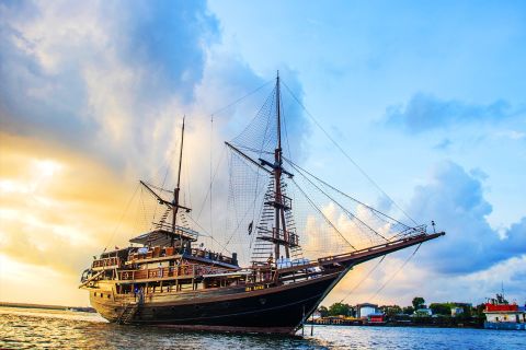 Bali Benoa: Pirate Dinner Cruise with Shows, Games and Music