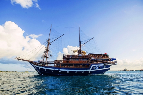 Bali: Piraten Dinner Cruise met shows, spelletjes en muziekTicket voor toeristen