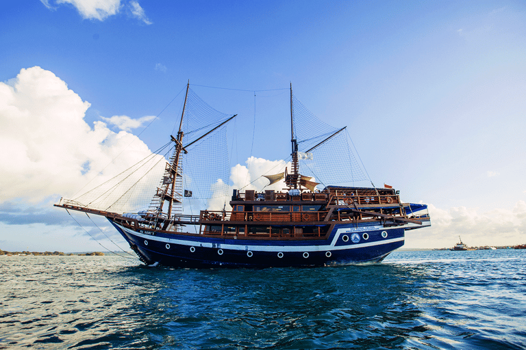 Bali: Pirate Dinner Cruise with Shows, Games, and Music Ticket for Tourist