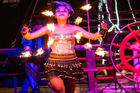 Bali: Piraten Dinner Cruise met shows, spelletjes en muziekTicket voor toeristen