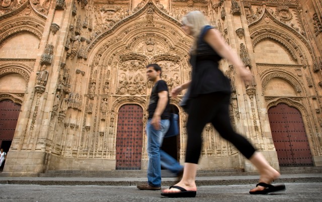 Visit Salamanca Sightseeing Walking Tour with Local Guide. Spanish in Salamanca