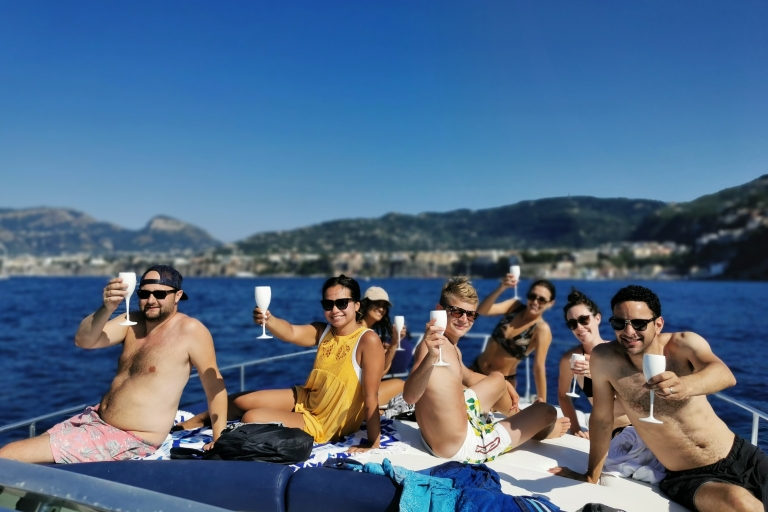 Wycieczka łodzią Capri z SorrentoSorrento: Biała Grota, Zielona Grota i Rejs statkiem Capri