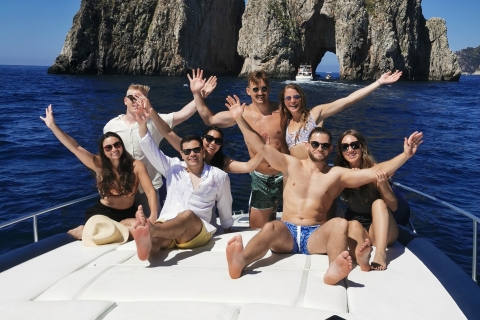 Exclusiva excursión privada en barco por Capri desde SorrentoExcursión privada exclusiva en barco por Capri