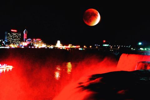 Niagara Falls: Mobsters & Mayhem Illumination & Fireworks