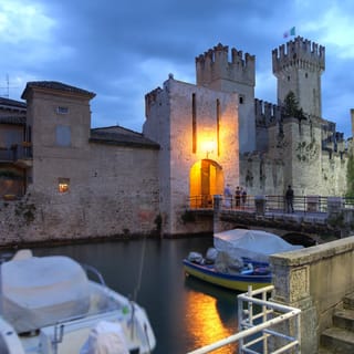 5-Day North Lakes: Milan & Bernina Express Experience