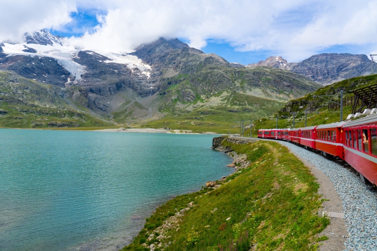 5-Day North Lakes: Milan & Bernina Express Experience Tour in Portuguese - Standard Room