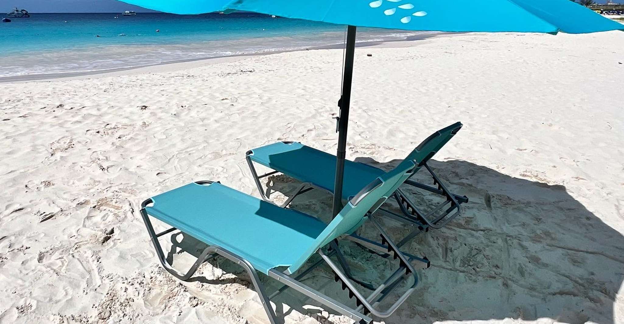 Shuttle da spiaggia con uso di sedia da spiaggia e ombrelloni gratuiti - Hizvo
