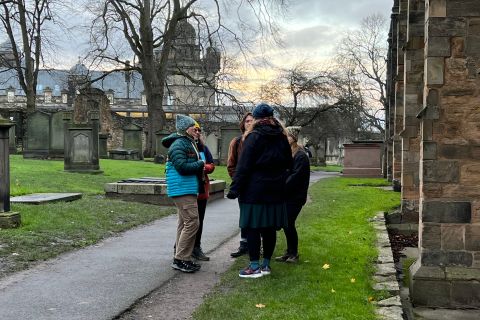Edinburgh: Haunted Greyfriars Kirkyard Walking Tour