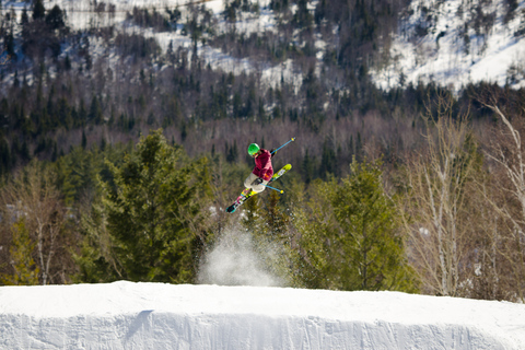 Von Montreal: Tagesausflug zum Skifahren oder Snowboarden