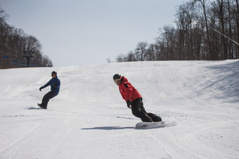 Von Montreal: Tagesausflug zum Skifahren oder Snowboarden