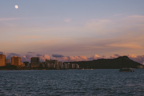 Puesta de sol en Waikiki y observación de ballenas