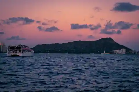 Oahu: Waikiki BYOB Sunset Cruise