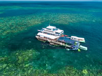 Cairns, äußere Great Barrier Reef Ponton mit Aktivitäten - Housity