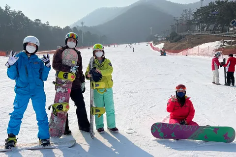 Desde Seúl: Excursión de un día a las pistas de esquí de Yongpyong con transporte