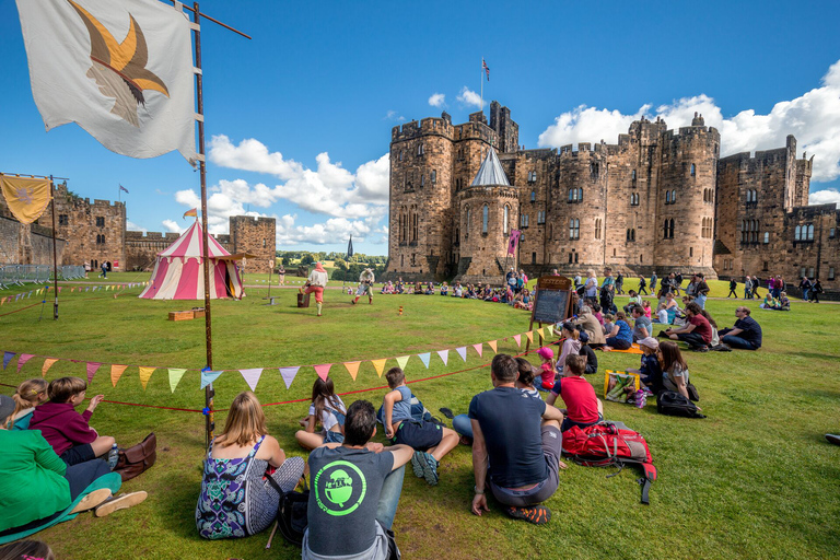 Från Edinburgh: Dagsutflykt till Bamburgh och Alnwick CastleFrån Edinburgh: Dagstur till Bamburgh och Alnwick Castle från Edinburgh