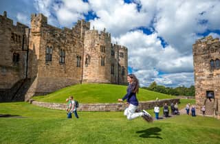 Von Edinburgh: Tagestour nach Bamburgh und Alnwick Castle
