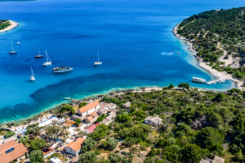 Split : Visite d&#039;une demi-journée du Lagon bleu, d&#039;une épave et de Trogir en bateauSplit : demi-journée de croisière au lagon bleu, visite de l&#039;épave et de Trogir