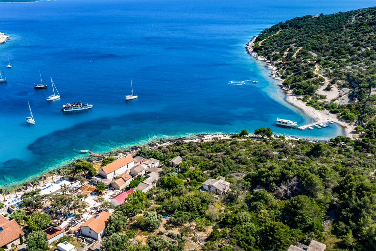 Split : Visite d&#039;une demi-journée du Lagon bleu, d&#039;une épave et de Trogir en bateauSplit : demi-journée de croisière au lagon bleu, visite de l&#039;épave et de Trogir