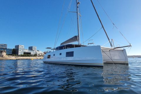 Cascais: Luxury Private Sailing Catamaran Cruise with Drinks