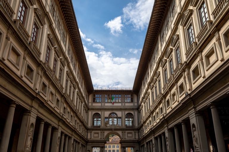 Visita guiada a la Galería de los Uffizi y billete para el recorrido en autobús con paradas libresEntrada a la Galería de los Uffizi y autobús con paradas libres las 24 horas