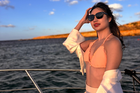 Gozo: Għar Minka Private Boat Trip