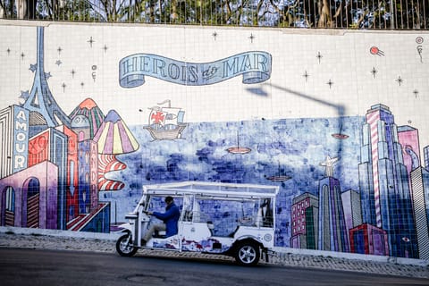 Lisbon and Sintra Combo: Tuk Tuk and Van Private Tour