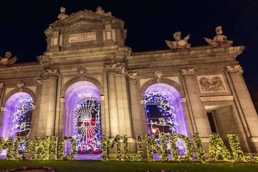 Madrid: Weihnachtsbeleuchtungstour mit dem Elektro-Tuk-Tuk. Foto: GetYourGuide