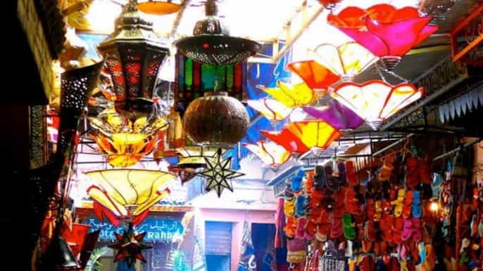 Desde Málaga: Excursión de un día a Tánger con compras en el bazar y almuerzo