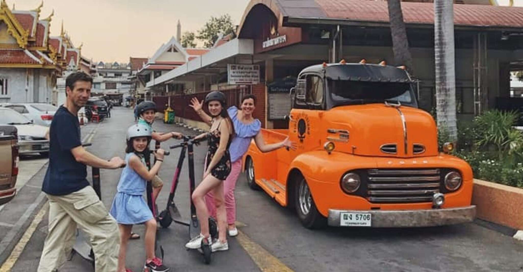 Bangkok : Old City Guided E-Scooter &/or Bike Tour