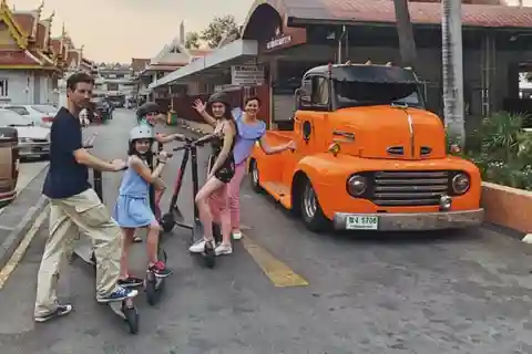 Bangkok : Tour guidato della città vecchia in scooter e/o bicicletta