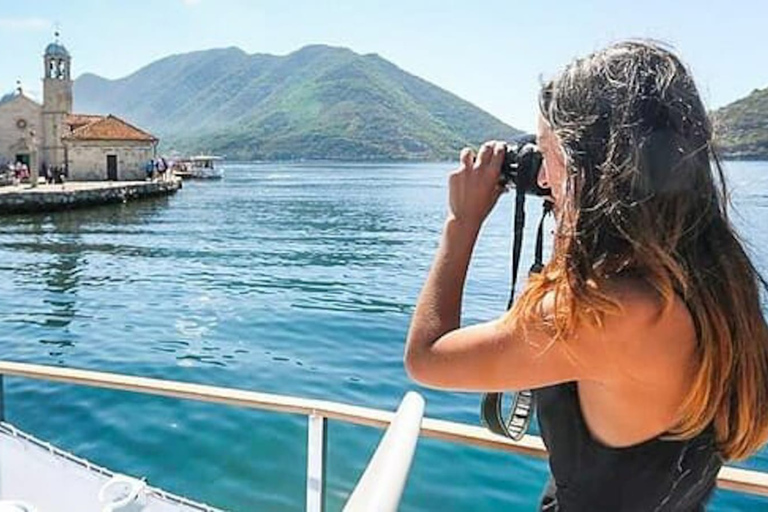 Kotor: Privat kryssning i bukten och guidad sightseeingtur